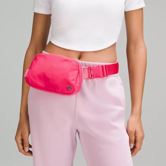 Lululemon Everywhere Belt Bag 1L- LIP GLOSS - Picture 3 of 6